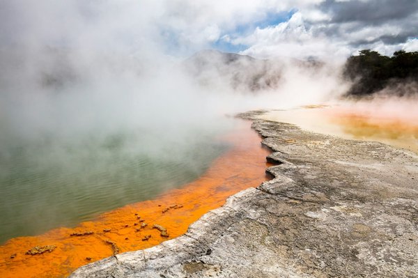Quelles croisières proposent des séminaires sur la géologie des îles volcaniques?